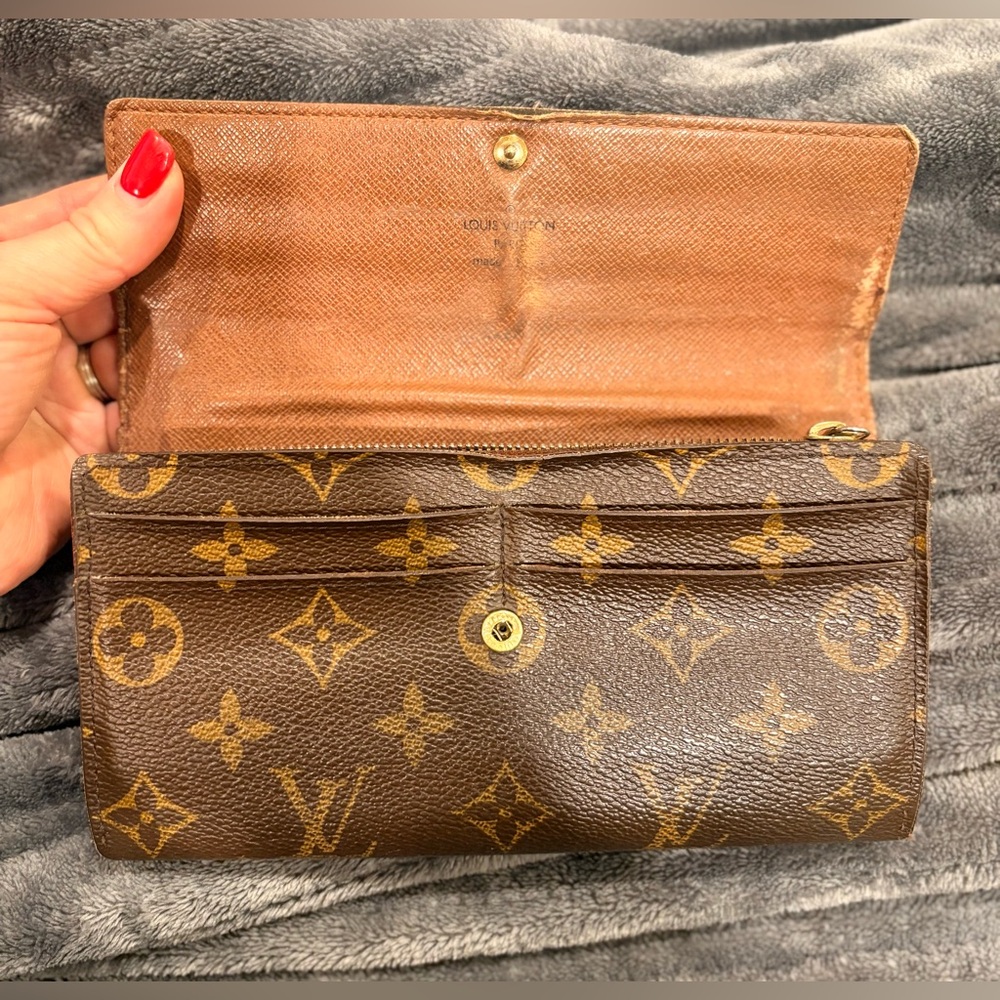 Authentic Vintage Louis Vuitton Monogram Sarah Wallet - Picture 5 of 13